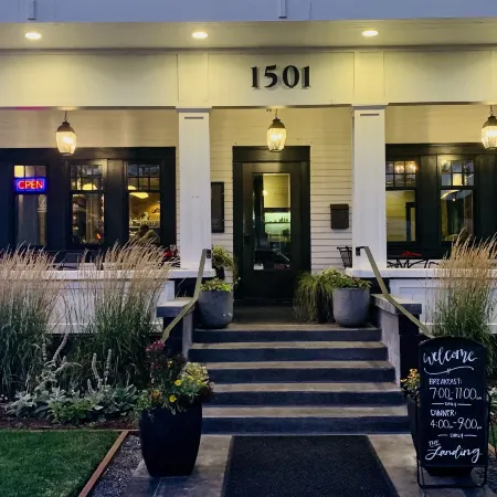 The Landing Hotel and Dining