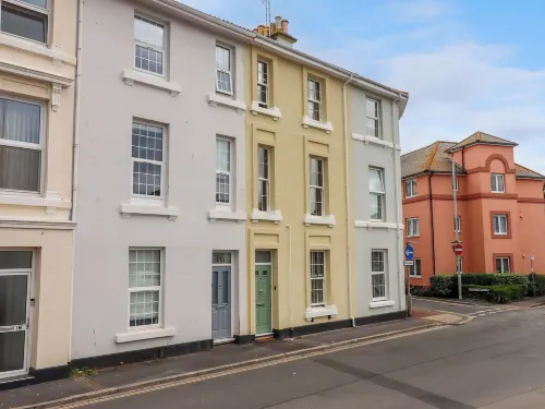2 Sea Otter House Hotels in Kingsteignton