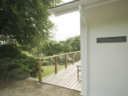 The Meadow Отели в г. Feock