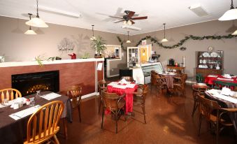 Genevieve Bay Inn