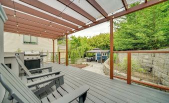 2 Blocks to Beach Park: Cozy Seattle Townhome