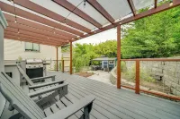 2 Blocks to Beach Park: Cozy Seattle Townhome Hotels in Bainbridge