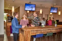 新天鵝堡探險家酒店 - 酒吧