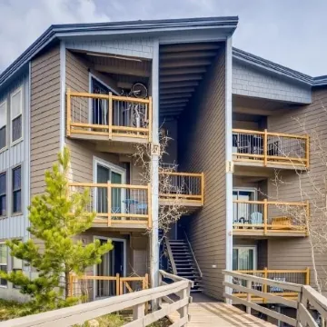 F201 Treehouse 2 Bedroom Condo by RedAwning