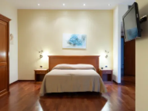 多姆斯酒店 伊塞爾尼亞省酒店