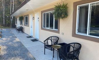 Parkway Motel