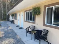 Parkway Motel