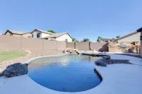 7 Mi to State Farm Stadium: Family Home w/ Pool - 3-Sterne