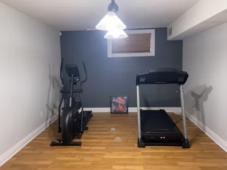 MODERN & QUIET 4-BEDROOM HOME WITH A PATIO/WALKOUT-5min drive to Masonville Mall