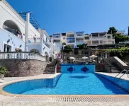 KTM Sunny Villas فنادق في Poros