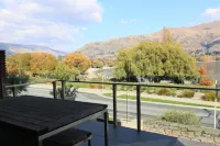 Lakeshore Springs Apartments - Mountain view