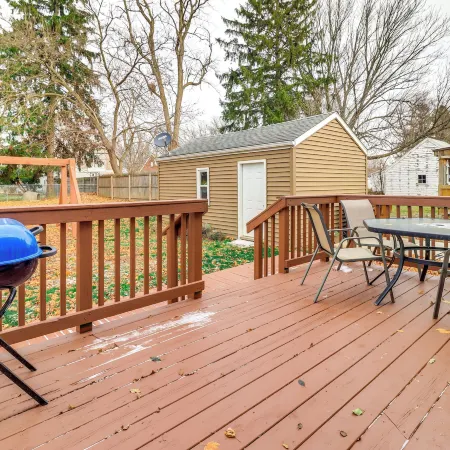 Walk to Adrian College: Family Home in Michigan