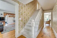 Walkable North Woodstock Home on Main Street! - Country Houses