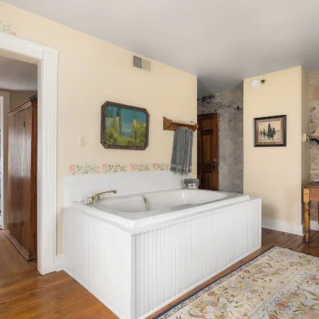 The Stagecoach Inn Bed & Breakfast and Five20 Social Stop