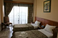 Holiday Suites Hotel & Beach Resort Hotels in Haret Sakher