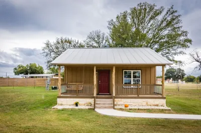 Vineyard Trail Cottages- Adults Only Các khách sạn ở Fredericksburg