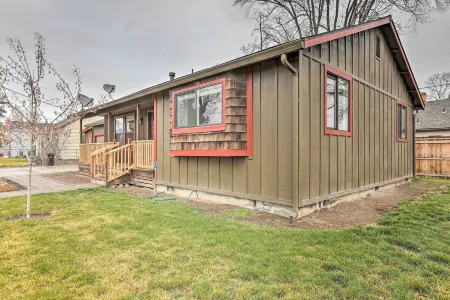 Family-Friendly Redmond Getaway Walk to Dtwn Отели в г. Редмонд