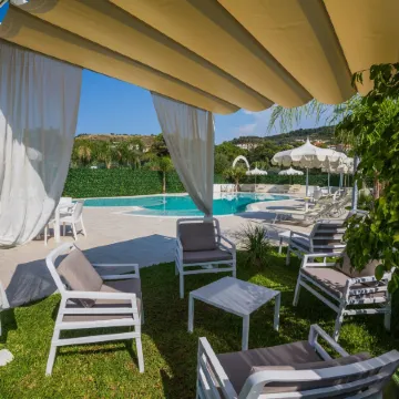 Blu Tropical Resort