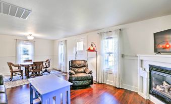 Ferndale Cottage on Private 20 Acre Farm!