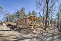 Modern Cabin w/ Fire Pit < 3 Mi to Trails! Hotels in Boyd