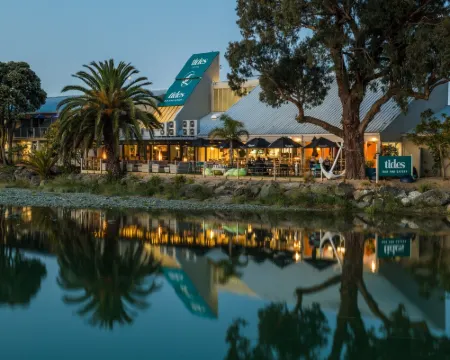 Tides Hotel Hotels in Nelson