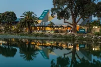 Tides Hotel Hotels near The Cawthron Steps