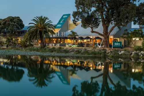 Tides Hotel Hotels in Nelson