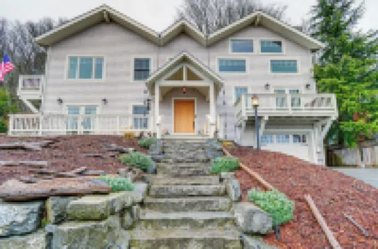 Luxury Vashon Vacation Rental w/ Beach Access!