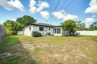 Fort Myers Bungalow - 12 Miles to the Beach!