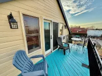 Cozy Lakeside Downtown Apartment C