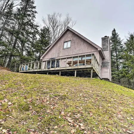 Cozy Mountain Retreat w/ Deck ~ 3 Mi to Mount Snow