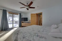 Large Deck + Resort Amenities: Lake Ariel Retreat - Wifi