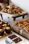 The Capital Empire - Desayuno