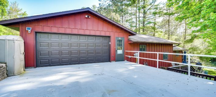 Grill & Fire Pit: Waterfront Cameron Retreat! Hotels in Barron County