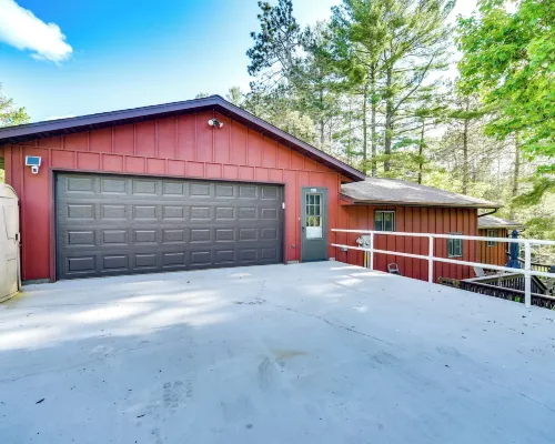 Grill & Fire Pit: Waterfront Cameron Retreat! Hotels in Barron County