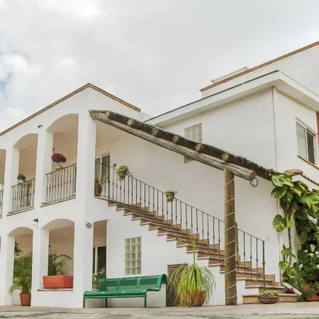 Alcazar Suites