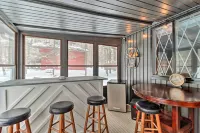 Pocono Lake Cabin w/ Screened Patio: Near Skiing! - Alojamientos