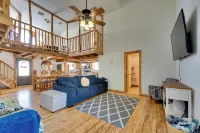 Pet-Friendly Cabin on 3 Acres 7 Mi to Uvalde!