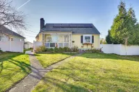 1 Mi to Downtown Salem: Studio w/ Fire Pit Access Hotels in Marblehead