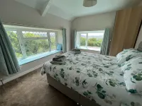 Cwmbach Guest House Hotel di Blaenhonddan