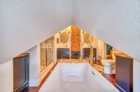 Walk to Dtwn: Colorful Cañon City Home w/ Grill! - Boutique