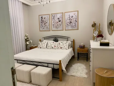 Sleeps 8 people! Apartment 5 minutes to Abdoun w balcony a in Dair Ghbar! Hotels in 