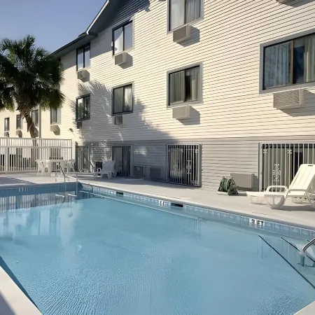 Super 8 by Wyndham Gainesville I-75 Hospital/University Area