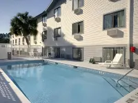 Super 8 by Wyndham Gainesville I-75 Hospital/University Area - ที่มีสระว่ายน้ำ