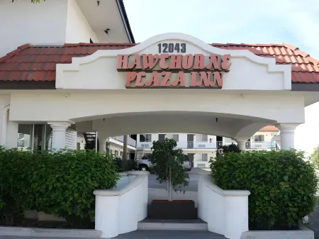 Hawthorne Plaza Inn Near LAX Отели рядом с достопримечательностью «Oviatt Building»
