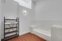 Luxe Historic 2 BR Palafox Balcony Overlook ~ Fabu Posh A