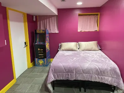 Beautiful home with Arcade and Movie Theater for you and your family to enjoy. Hotels near متحف برونزفيل للأطفال