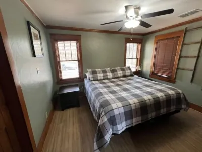 Lakeside Getaway #2 near Canton Trade Days
