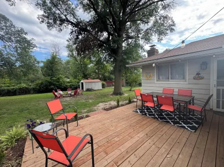 Near Wsu:  Bumper Pool and Fire Pit!  Hosted by Homes by Cnj