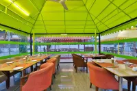 Dev Motel & Banquet Hotels in Nadiad